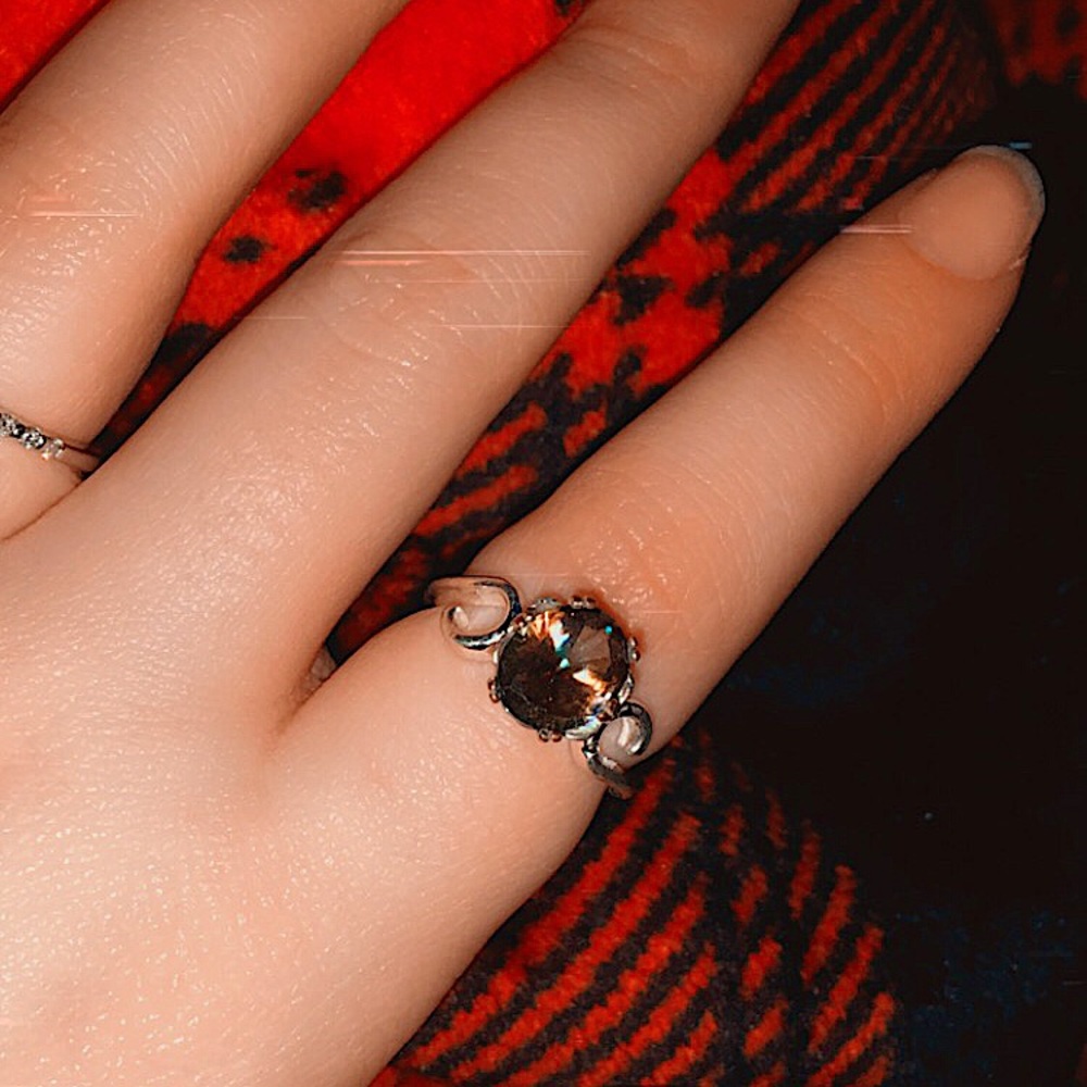 Oval ring